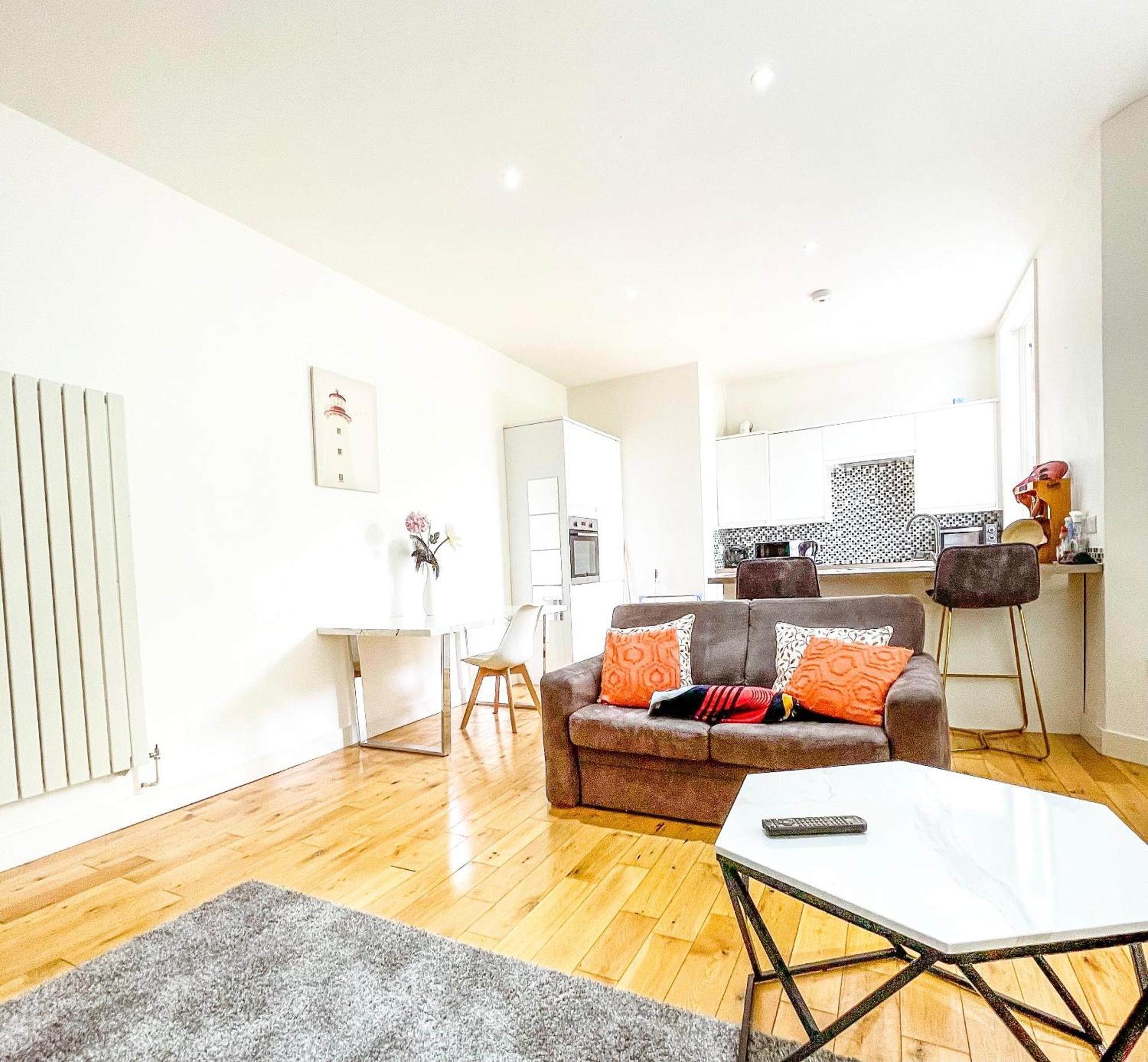 2-bed In Herbert Road Appartamento *