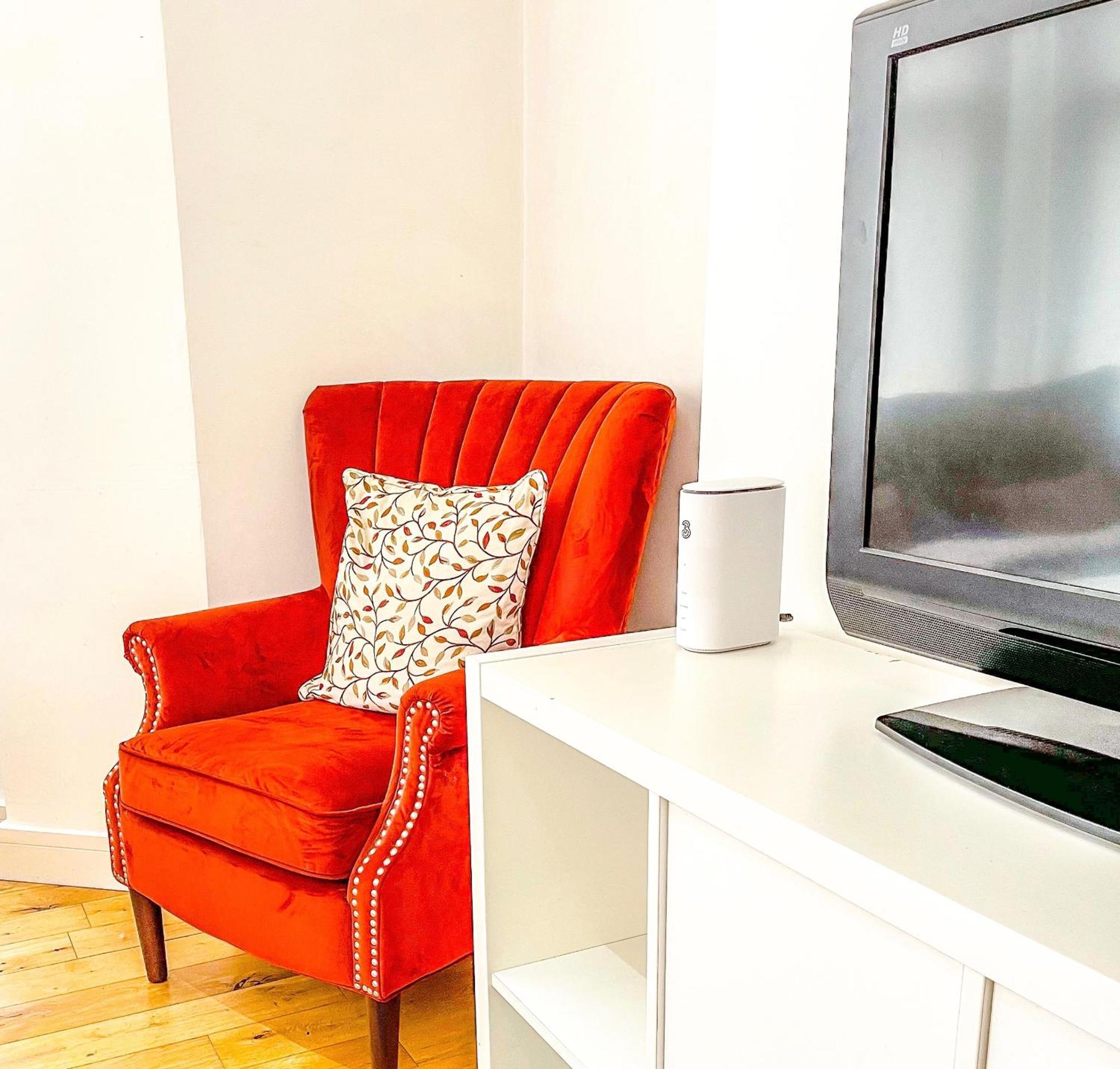 2-bed In Herbert Road * Londra