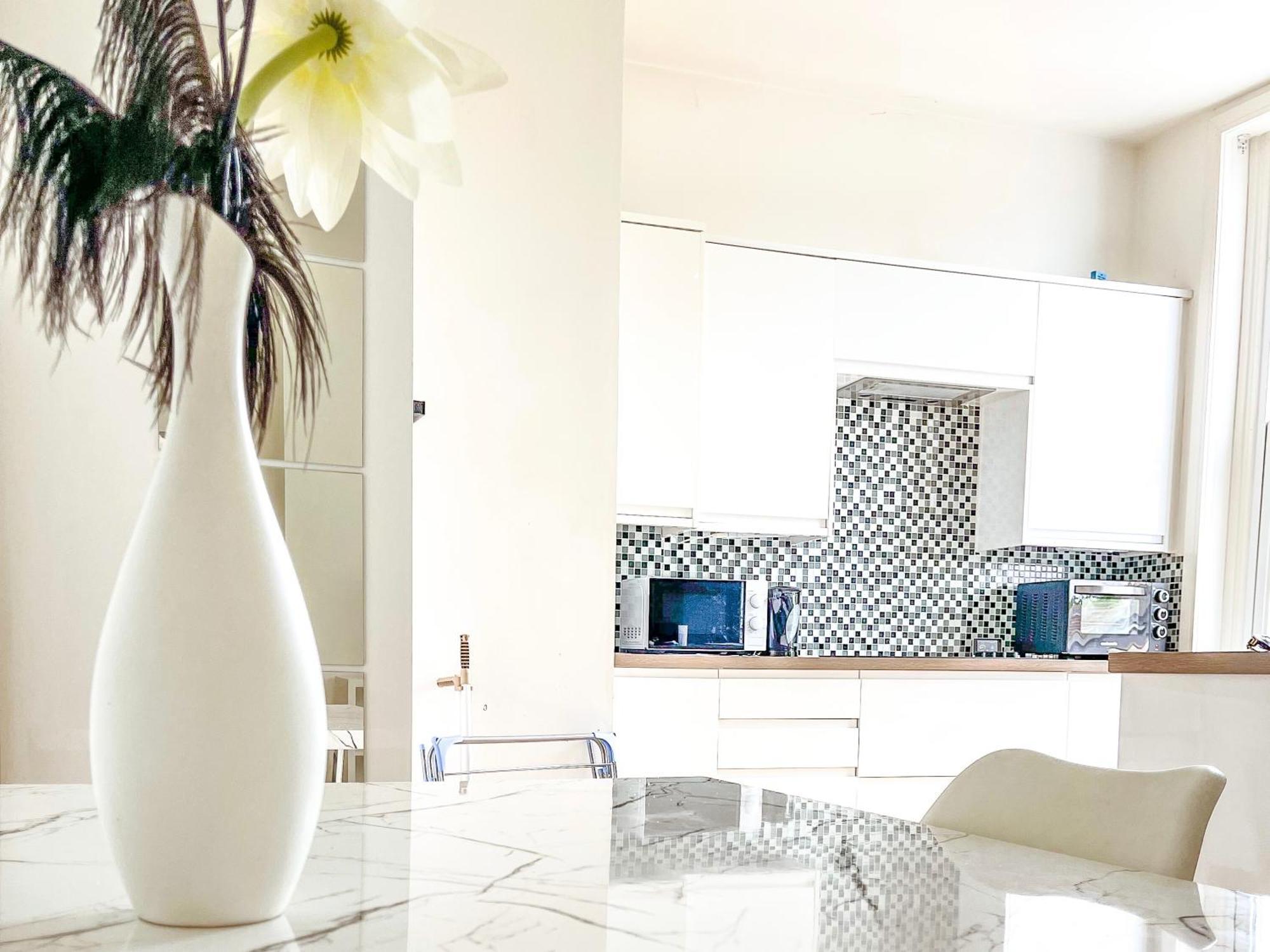 2-bed In Herbert Road Appartamento